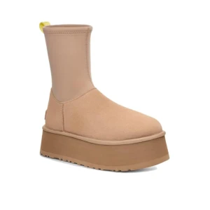 UGG sand plattform boots med dragkedja stl 38 - Säljer ett par UGG Classic Dipper boots i färgen Sand. Helt nya aldrig använda, säljs utan kartong. Storlek W7 (dam US) 38.