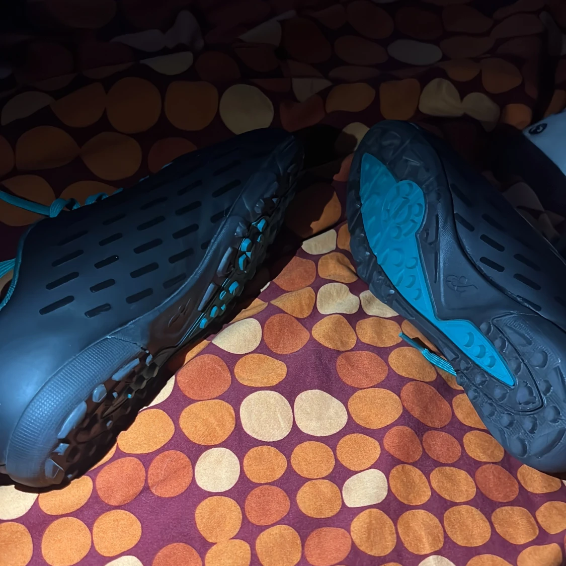 Svarta fotbollsskor med turkosa detaljer - 1