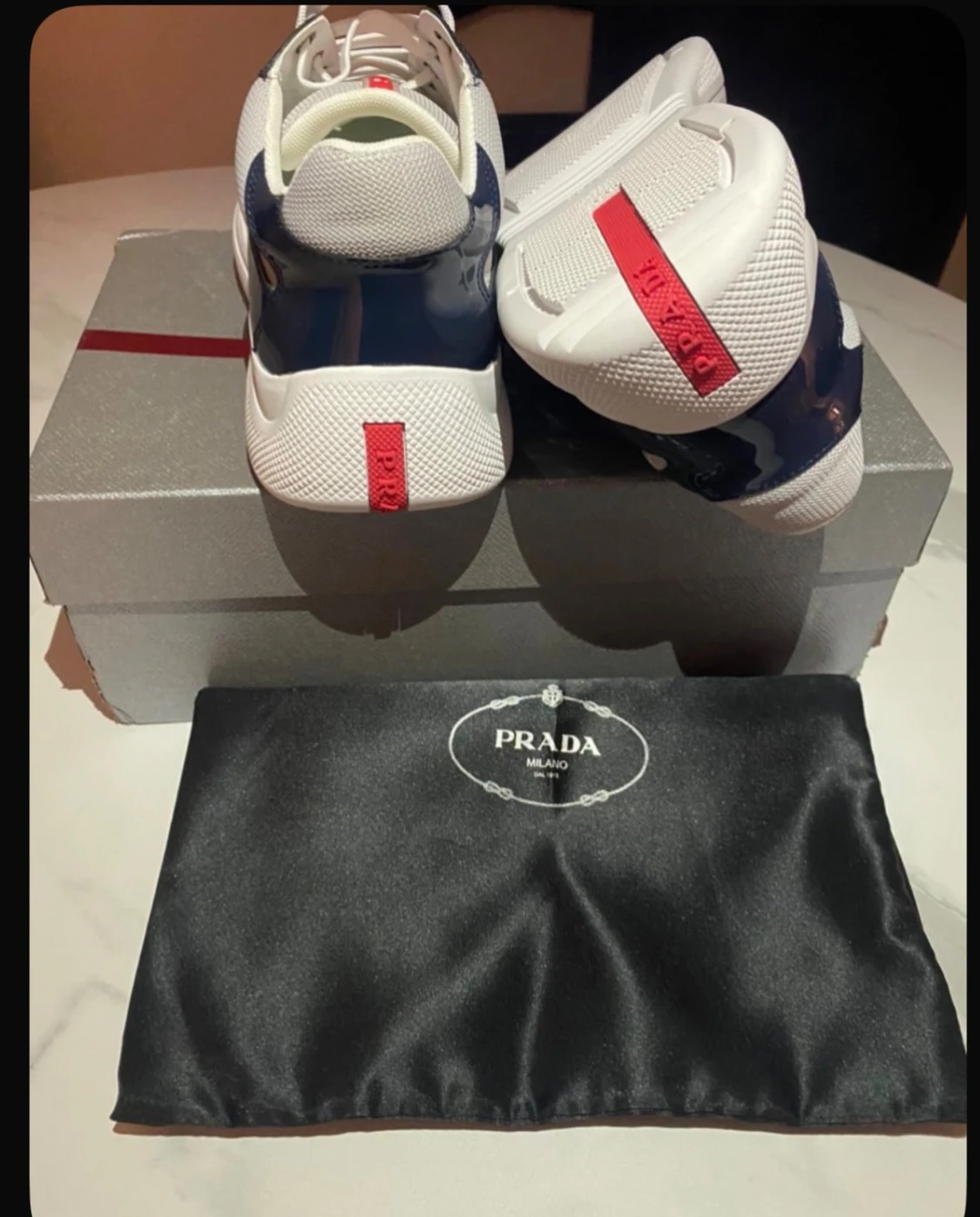 Prada sneakers i blått och vitt - 2