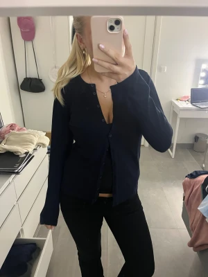 Mörkblå kofta  - Superfin mörkblå kofta💕