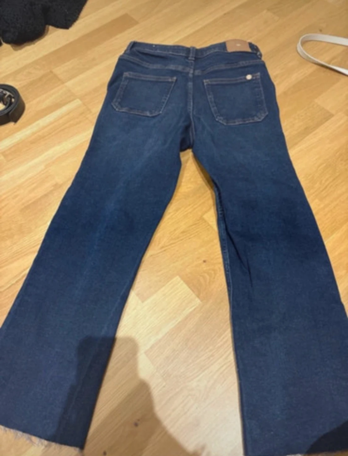 Mörkblå ankellånga jeans - 1