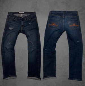 J.Lindeberg jeans - Säljer dessa feta j.Lindeberg jeans med slitningar! Inte helt säker på storlek men passar som w30-33. Skriv vid minsta fundering!