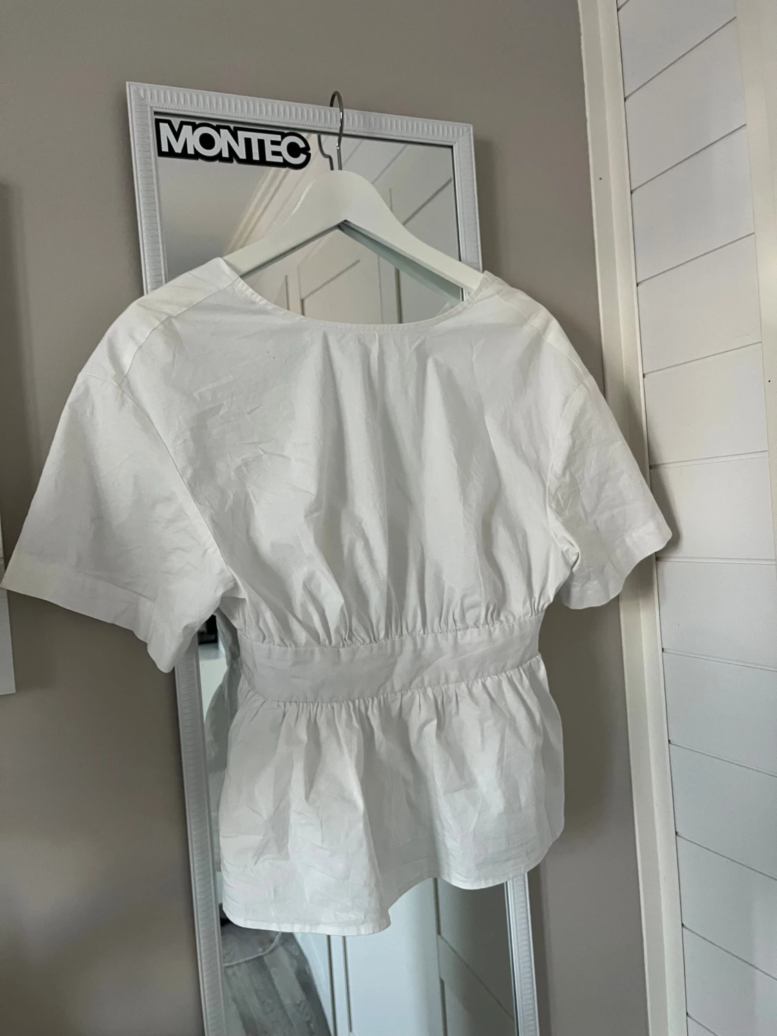 Vit blus från Nelly