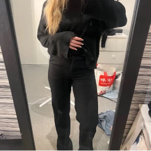 Kostymbyxor - Jättefina kostymbyxor i 34🖤Inga fickor bak och lite högre midja💕Använd 2 gånger