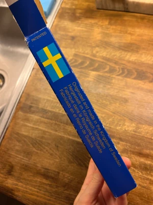 Änglaspel  - Änglaspel som är ca 30 cm långt. Fyra ljus medföljer. När ljusen tänds snurrar änglarna och klingar mjukt. Fint skick, endast lätt slitage på förpackningen. Perfekt som juldekoration eller present.