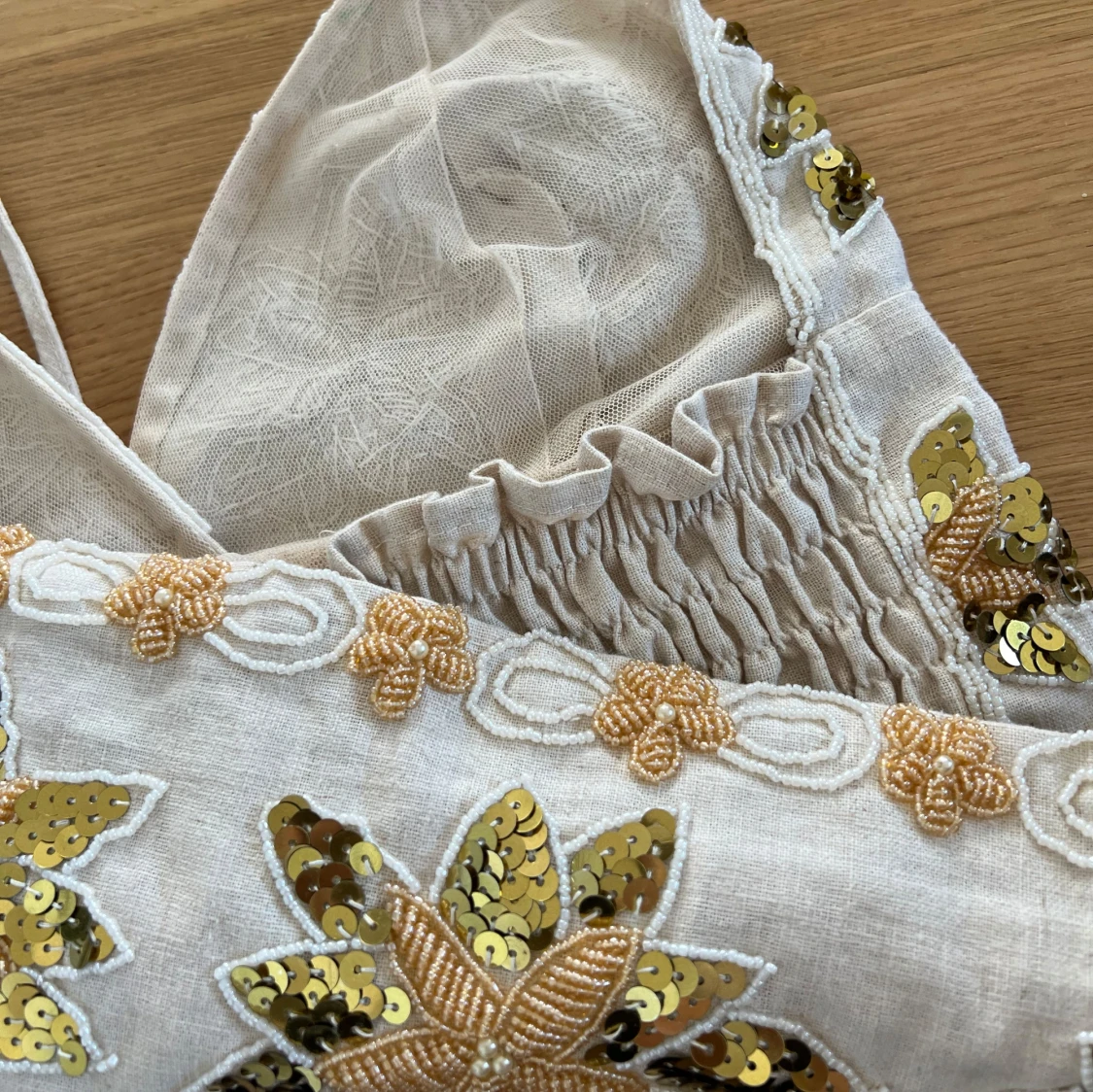 Beige topp med paljetter - 2