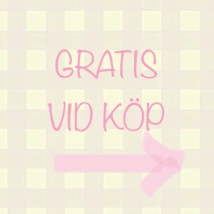 Gratis plagg vid köp 🎀🎀 - Dessa kan du välja att få när du gjorde ett köp oavsett belopp, bara säga till!!! Annars får du ett random plagg baserad på vad du köpte och din storlek.  Max 1 plagg/köp. 