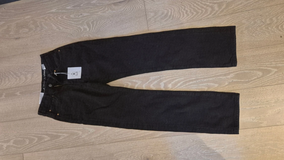 Svarta Low Straight jeans, midja 26