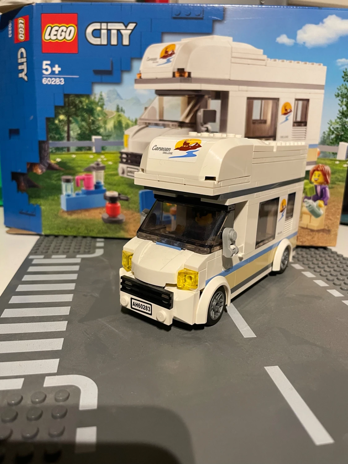 LEGO City 60283 Husbil