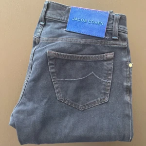 Jacob Cohën | W32 - Jacob Cohën Jeans - Storlek 32 Längd:97cm/midja:40cm - Modell Nick Slim - Hör av dig vid minsta fundering// Luxeriet