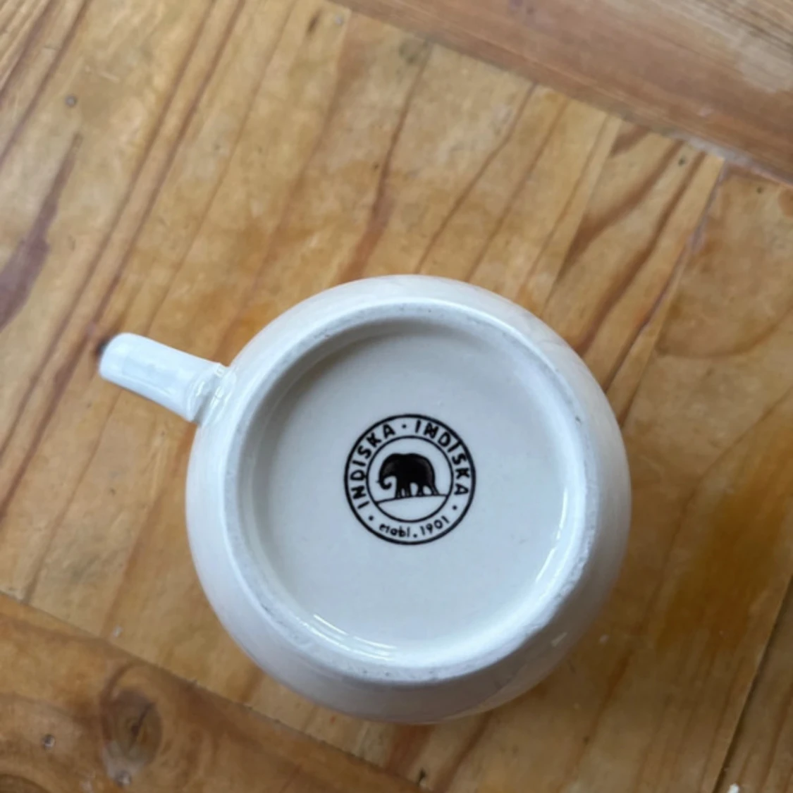 Vit stor XL kopp med två söta röda elefanter på vadere sida - 3