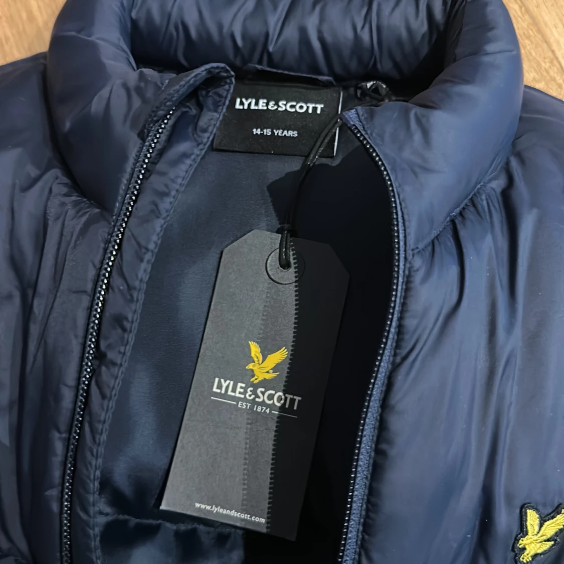 Mörkblå dunväst från Lyle & Scott - 2