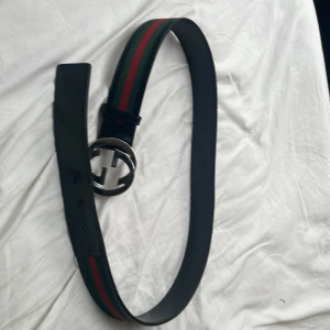  svart bälte GG - Säljer mitt bälte som är lite använt.