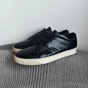 Svart lanvins - Riktig feta lanvins i svart coolt mönster | riktigt bra skick | nypris ca 6000 mitt pris 2399