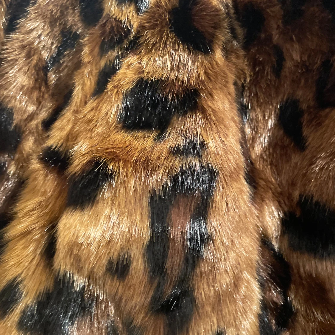 Leopardmönstrad pälsjacka croppad - 1