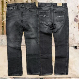 Nudie LowSlimJim - Tjena! Säljer dessa riktigt feta vintage nudie jeans i modellen LowSlimJim, storlek W33/L32, fint skick, Midja-44/ Längd-107/ Benöppning-21, hör av dig vid funderingar!🙌