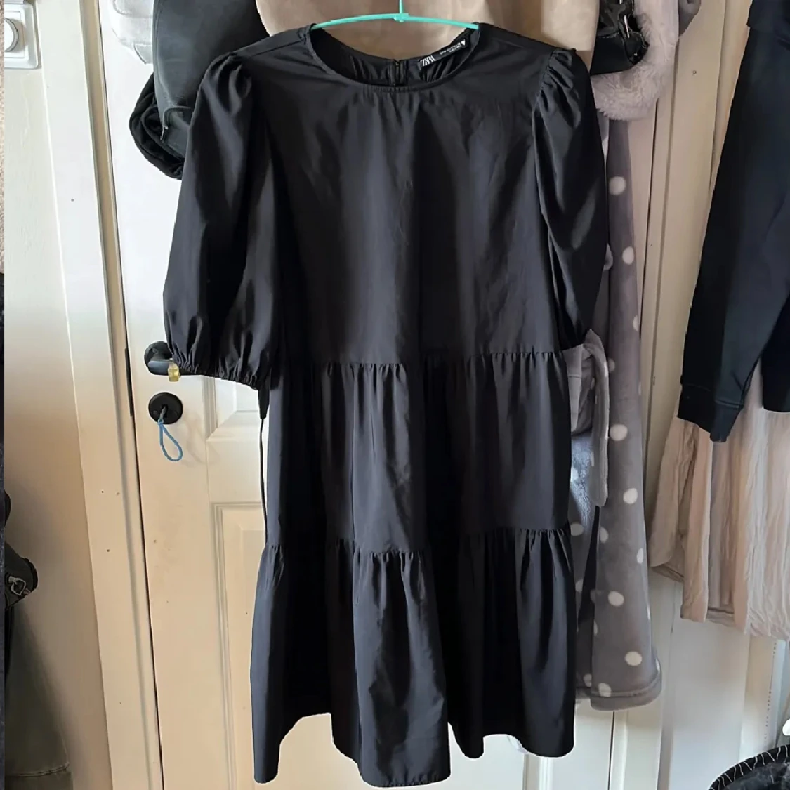 Svart kort klänning från Zara - 3