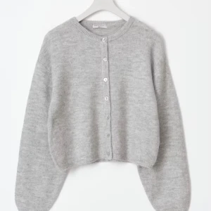 Stickad kofta Gina - Väldigt gullig kofta från Gina Tricot storlek S