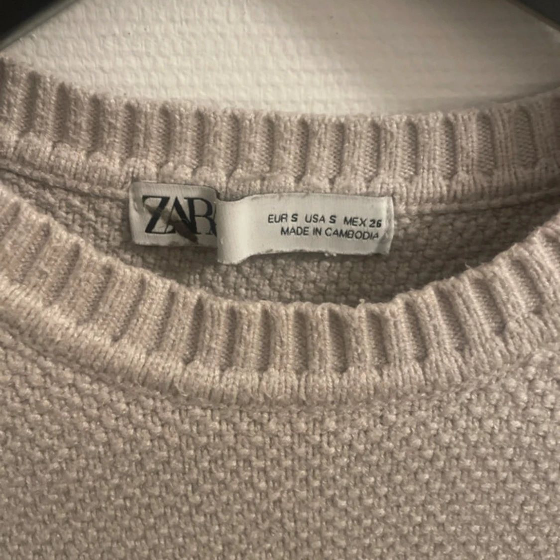 Beige stickad croppad topp från Zara - 3