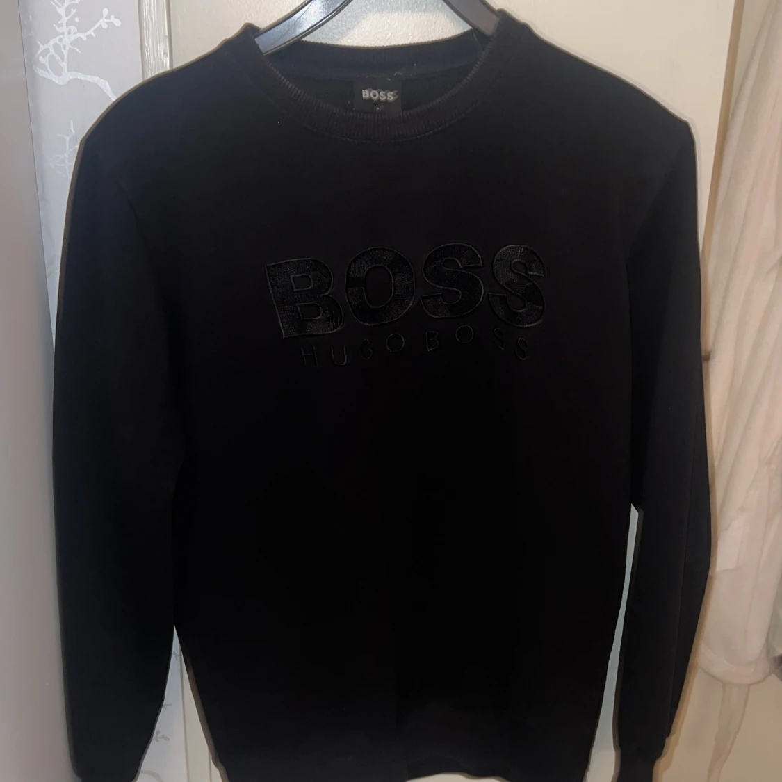 Svart sweatshirt från Hugo Boss