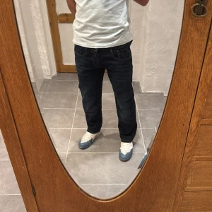 Replay jeans  - Ett par snygga byxor från Replay i storlek W34 L30 i modellen Anbbas 