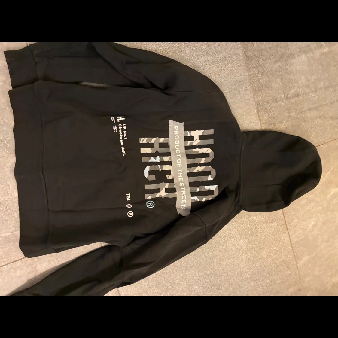 Svart hoodie från Hoodrich - 1