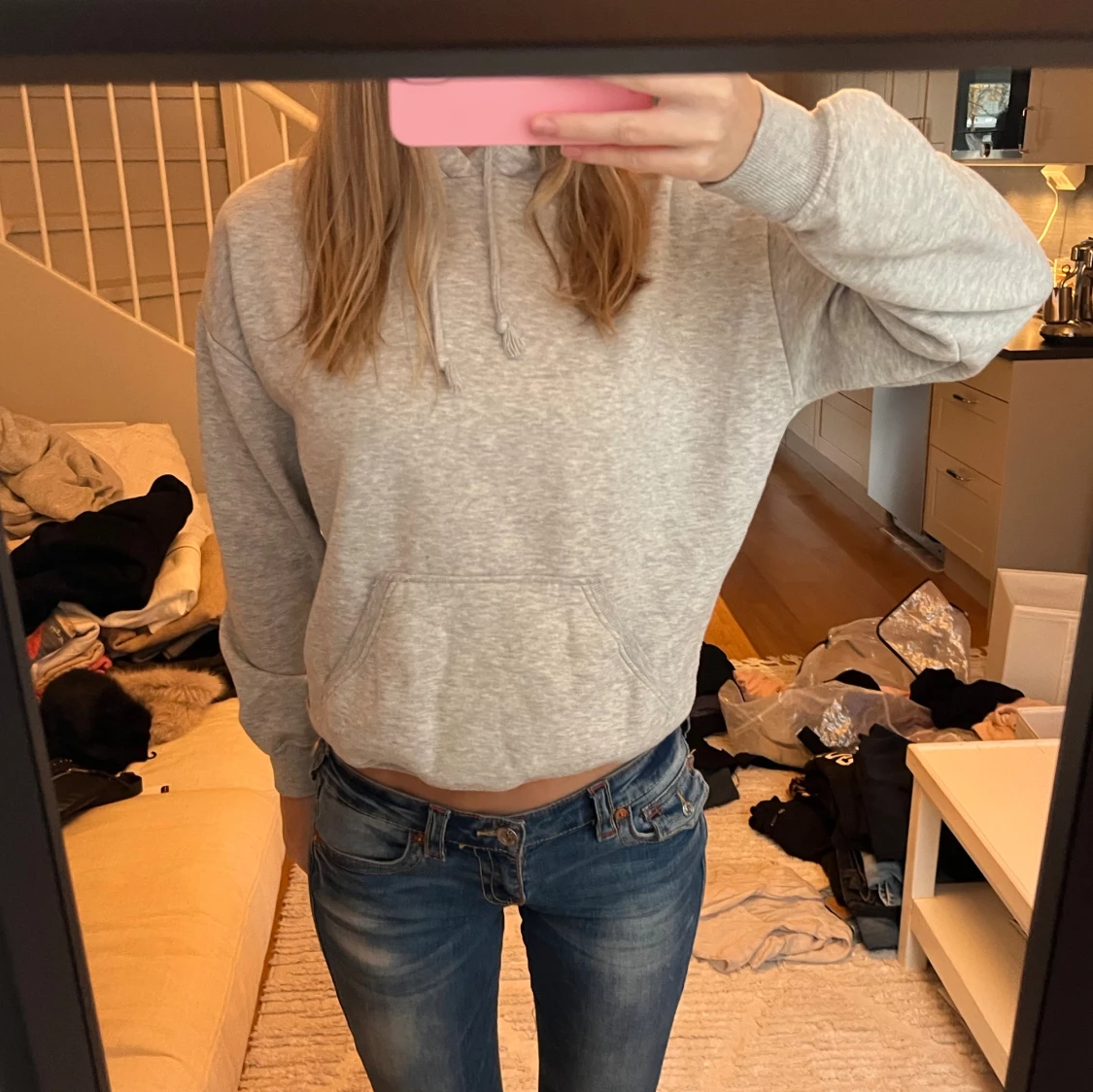 Grå hoodie med huva