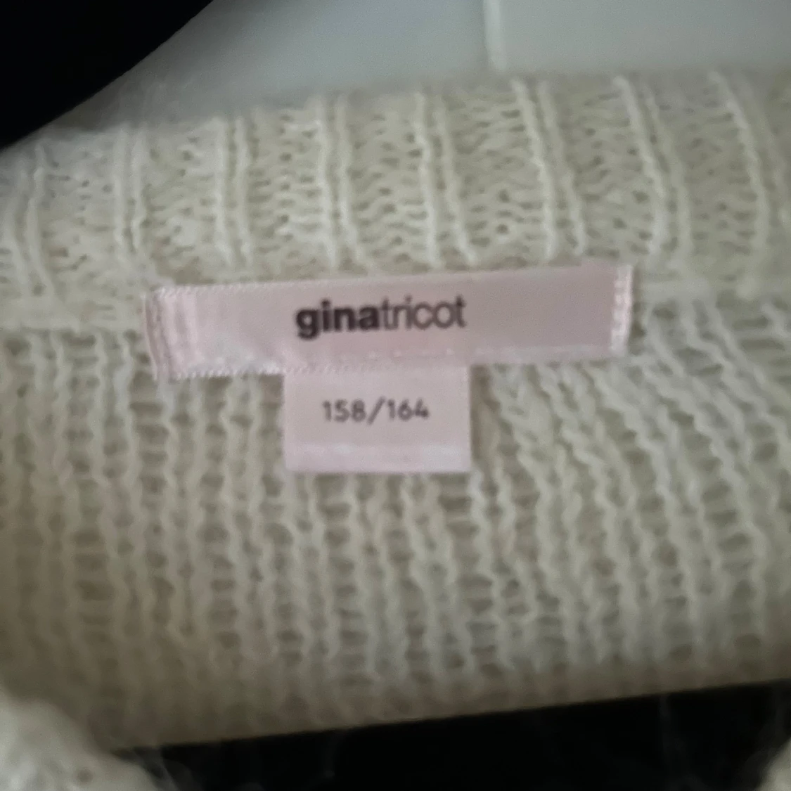 krämvit stickad tröja  - 1