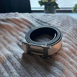 Vit bälte - Fräscht bälte säljs billigt 