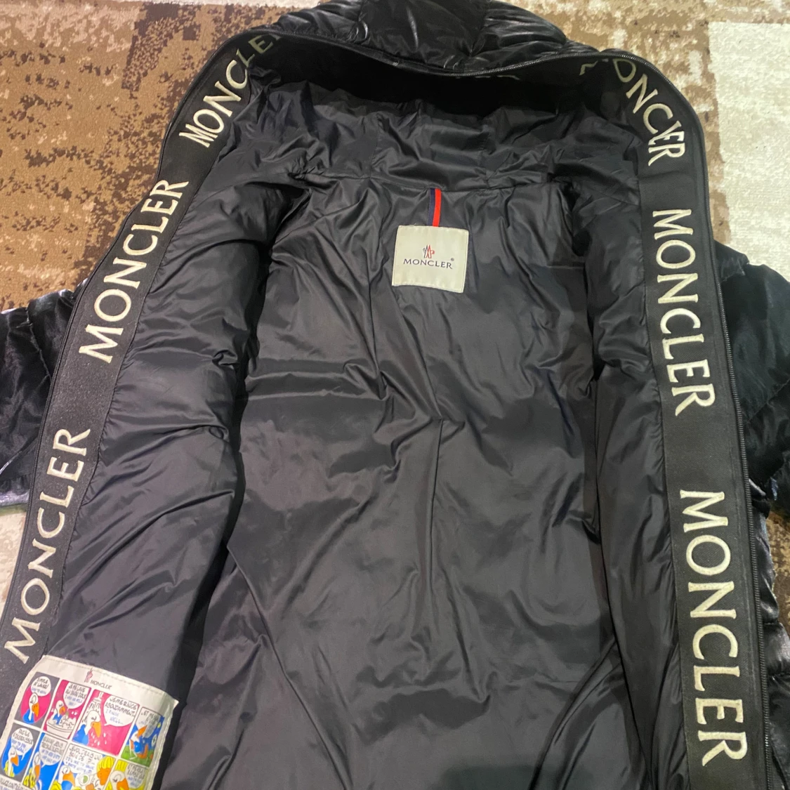 Svart Moncler pufferjacka med huva - 1