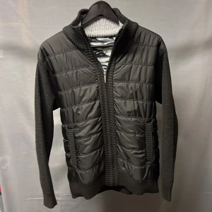 Svart cardigan jacka S - Helt ny! Nobrand! Superbra pris! Fraktar samma dag! 🤩