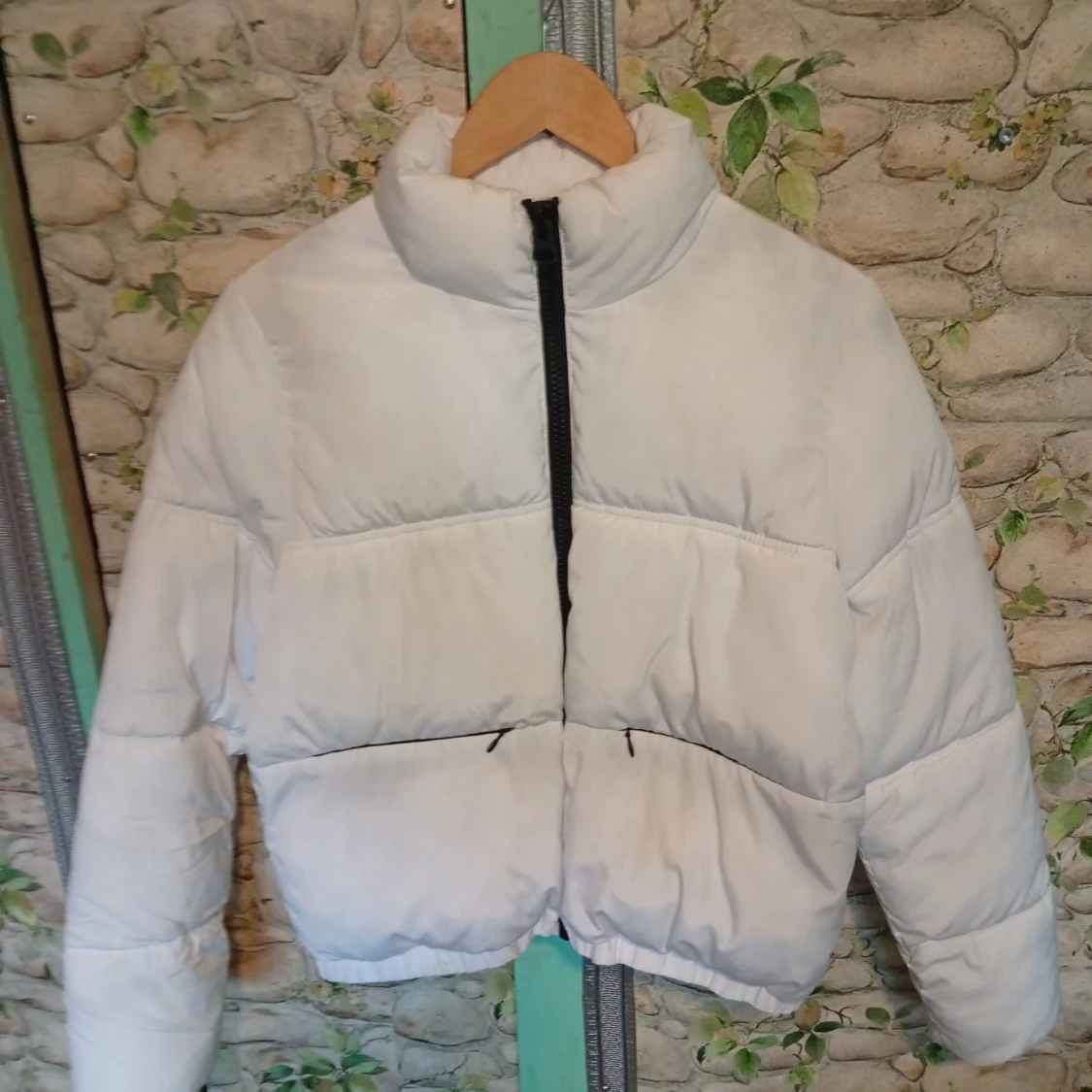 Vit pufferjacka med dragkedja - 1