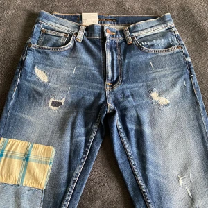 Nudie Jeans | Ovanliga - Säljer dessa feta nudie jeans| Destroyd från butik| storlek W30/L28 | Skick 10/10 helt nya lappar kvar| SB.Closet