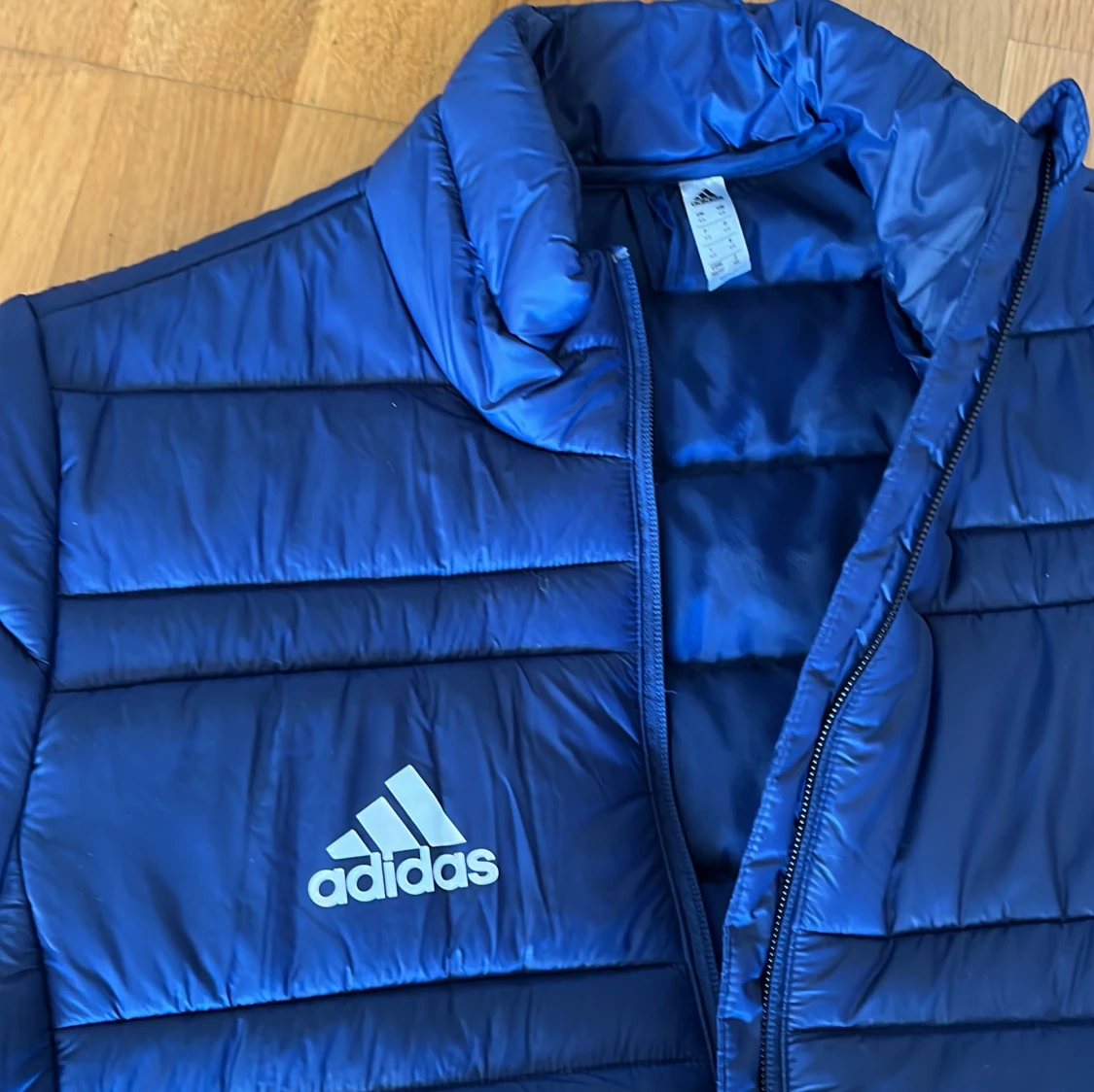 Blå pufferjacka från Adidas - 2