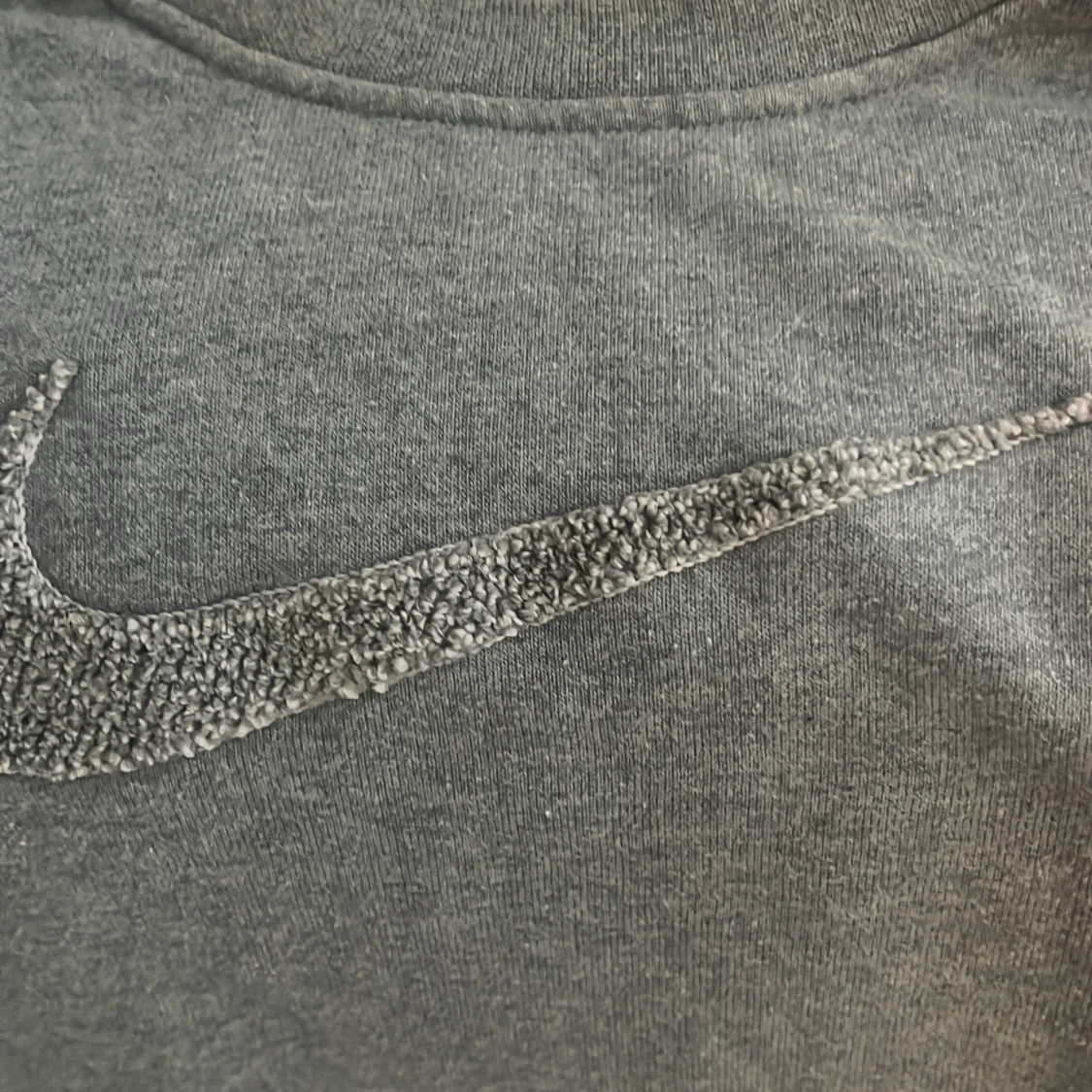 Grå sweatshirt från Nike med logga - 1