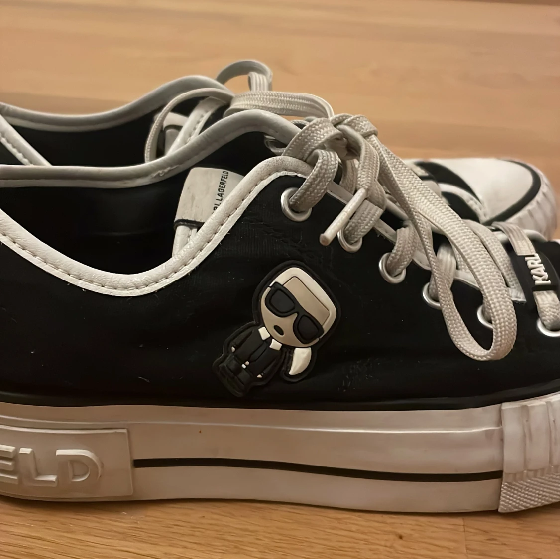 Karl Lagerfeld svarta sneakers - 1