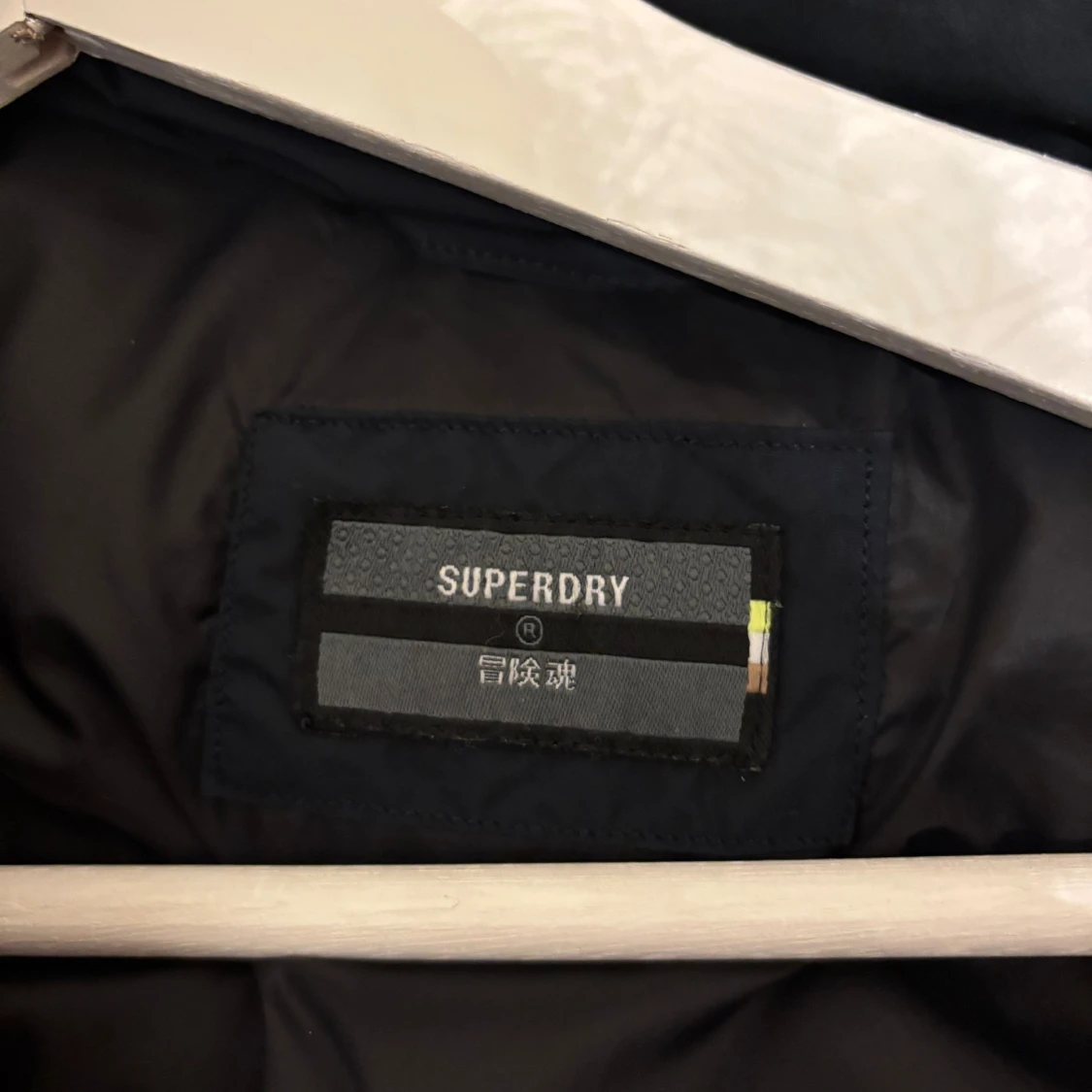 Mörkblå lång dunjacka Superdry - 2