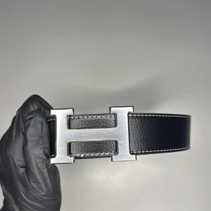 Svart H-bälte  - Inte använt, nytt skick 