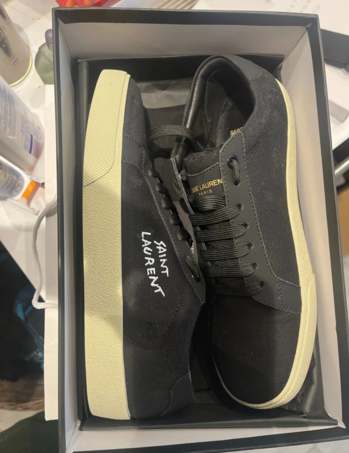 Svarta Saint Laurent sneakers