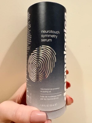Dermalogica Neurotouch Symmetry Serum - Säljer detta serum från Dermalogica.  Nypris 1725 kr