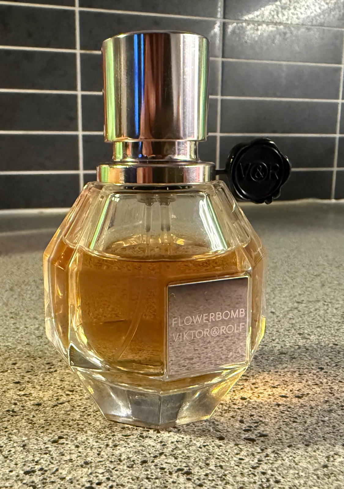 Flowerbomb Eau de Parfum 30ml (ca 75,80%kvar)