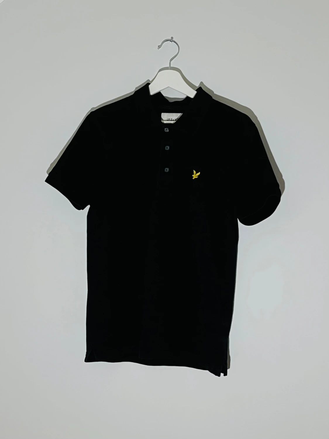 Svart piké från Lyle & Scott