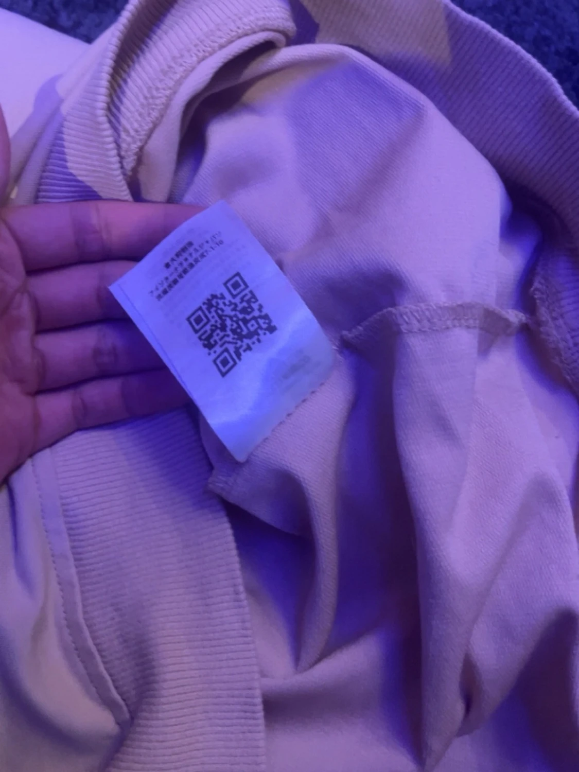 Beige sweatshirt med rutig detalj - 3