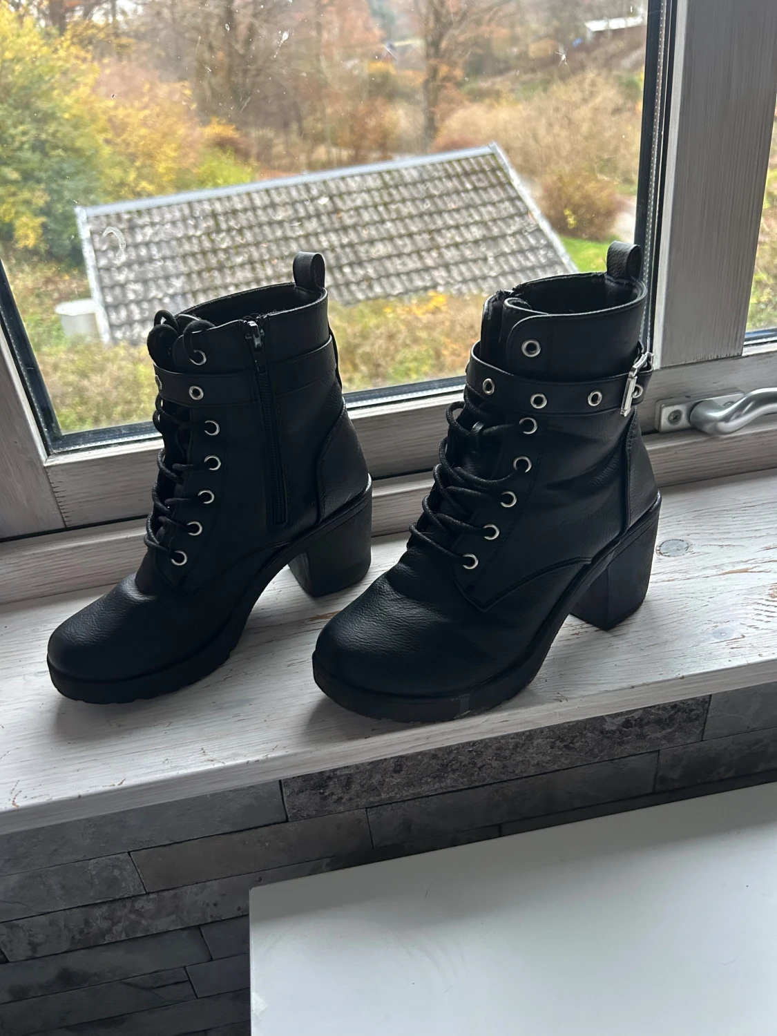 Svarta boots med klack och snörning - 2