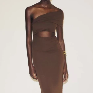 SÖKER! - Söker denna klänning i strl M