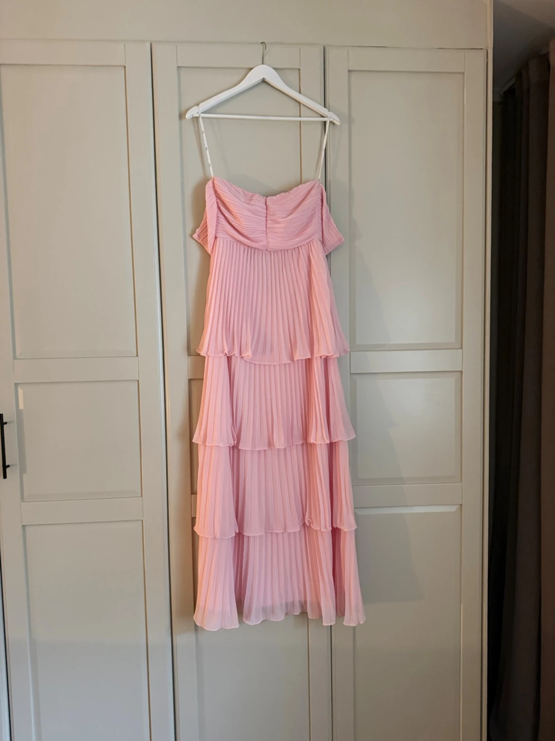 Ljusrosa långklänning med volanger - 1