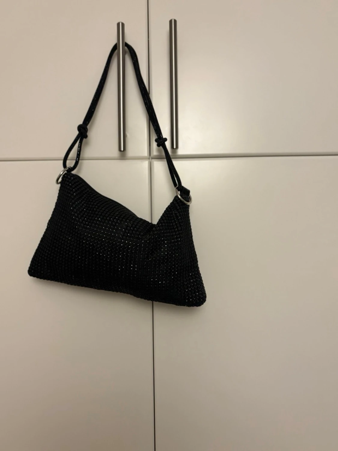 Svart glittrig axelväska - 1