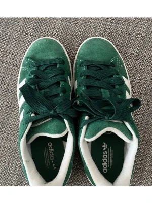 Adidas Campus gröna sneakers strl 38 - Storlek 38, använda 1 gång. 