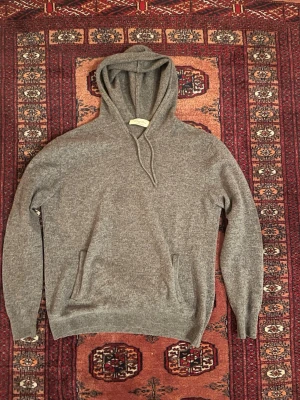 Merinoulls hoodie Sayless - Säljer denna as sköna merinoulls hoodien från Sayless. Materialt är perfekt nu till vintern då det är varmt och skönt men sammtidigt inte för tjockt. Hör av dig vid frågor eller funderingar!✌️✌️