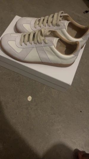 Madon morgirla gats - Säljer fem på grund av att jag insåg att dem va inte min grej. Hade en tidigare par men tyckte inte om färgen. Har använt dem sparsamt som ni kan se och dem är storlek 41